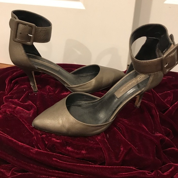 Heels - Picture 2 of 7